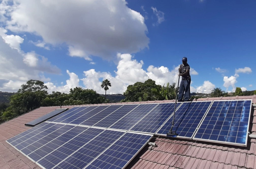 Eyesome Solar panel Cleaning
